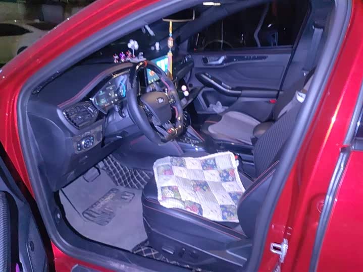 Фото 9 - Ford Focus