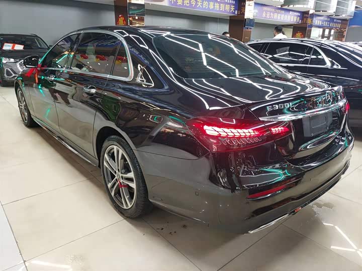 Фото 5 - Mercedes-Benz E-Class