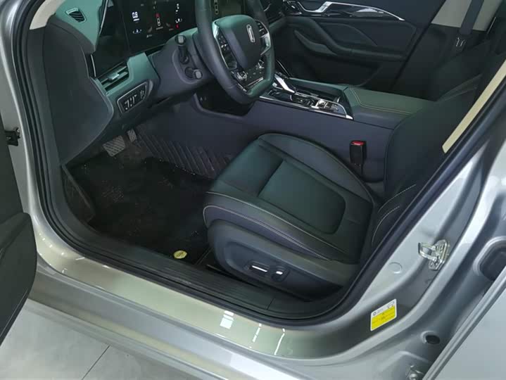 Фото 9 - Bestune B70