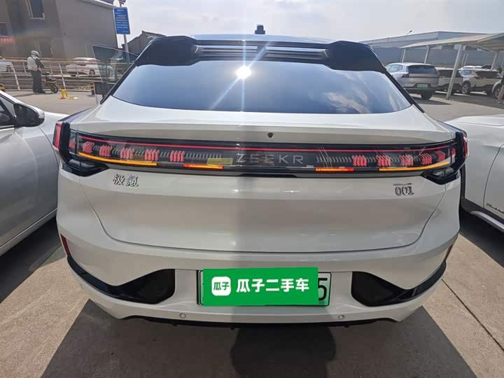Фото 6 - Zeekr 001