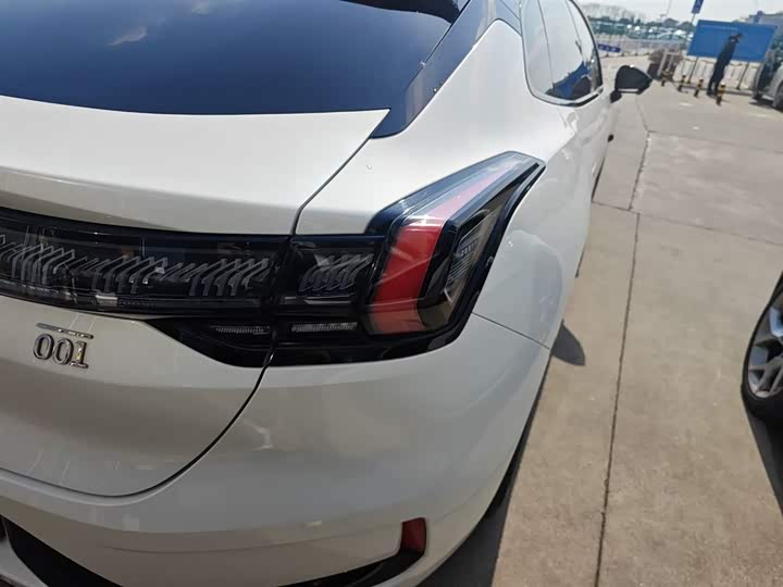 Фото 8 - Zeekr 001