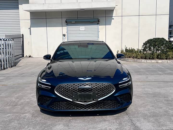 Фото 2 - Genesis G70