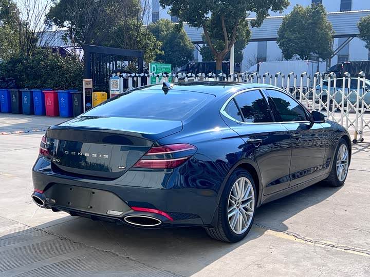 Фото 7 - Genesis G70