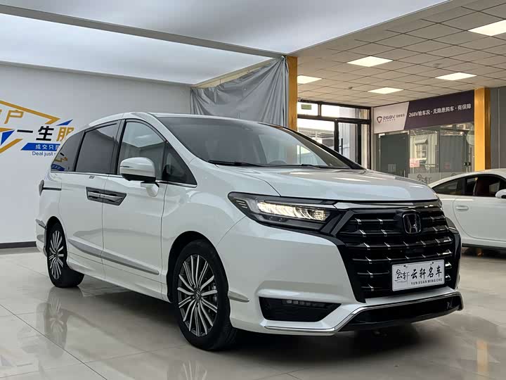 Фото 3 - Honda Elysion