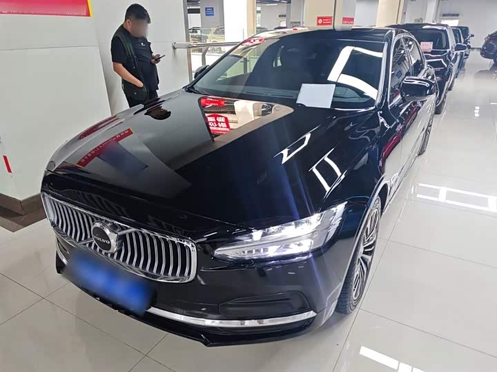 Фото 1 - Volvo S90