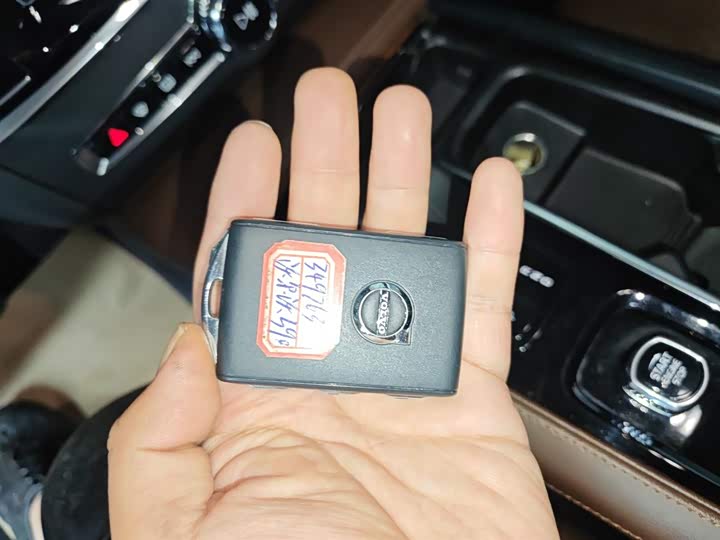 Фото 9 - Volvo S90