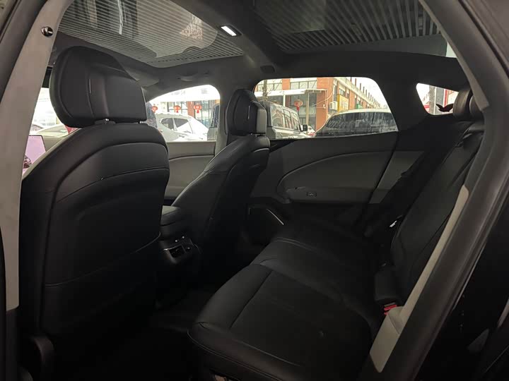 Фото 8 - Zeekr 007