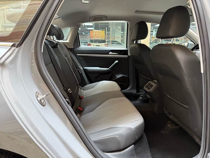 Фото 8 - Volkswagen Lavida