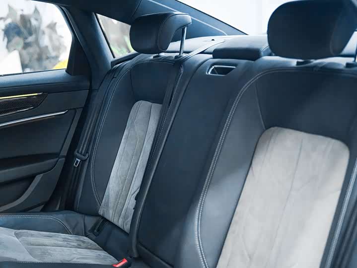 Фото 6 - Audi A6L