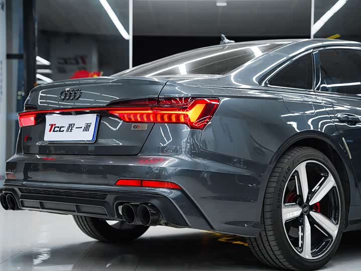 Фото 7 - Audi A6L