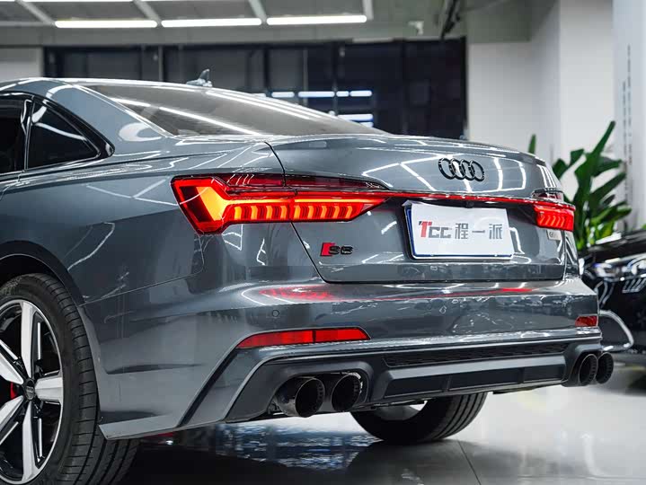 Фото 8 - Audi A6L