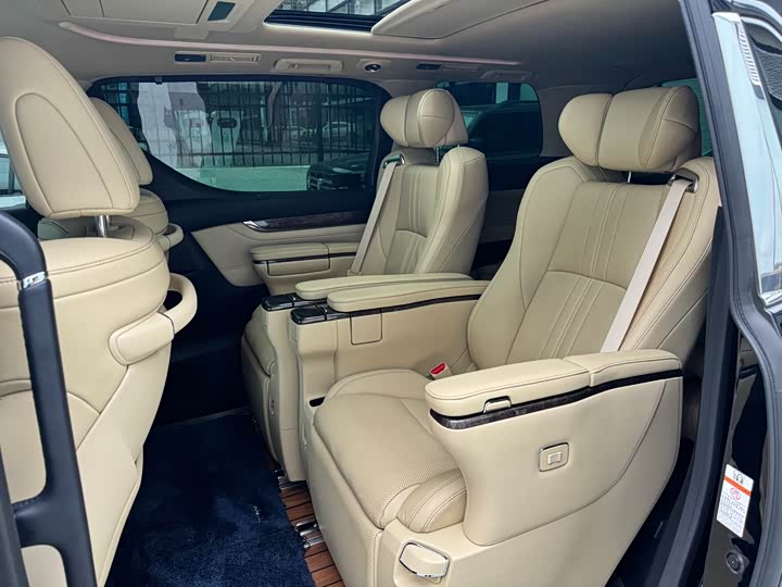 Фото 7 - Toyota Vellfire