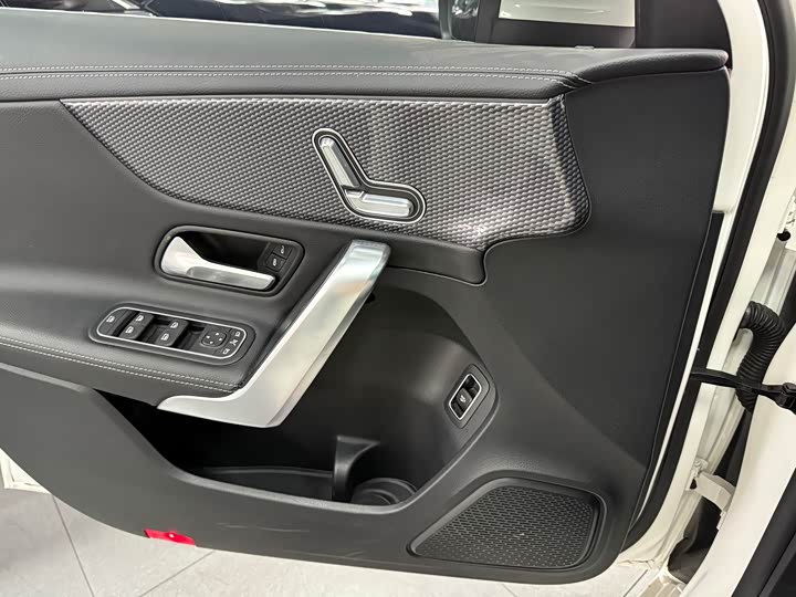 Фото 8 - Mercedes-Benz A-Class