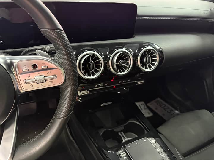 Фото 9 - Mercedes-Benz A-Class