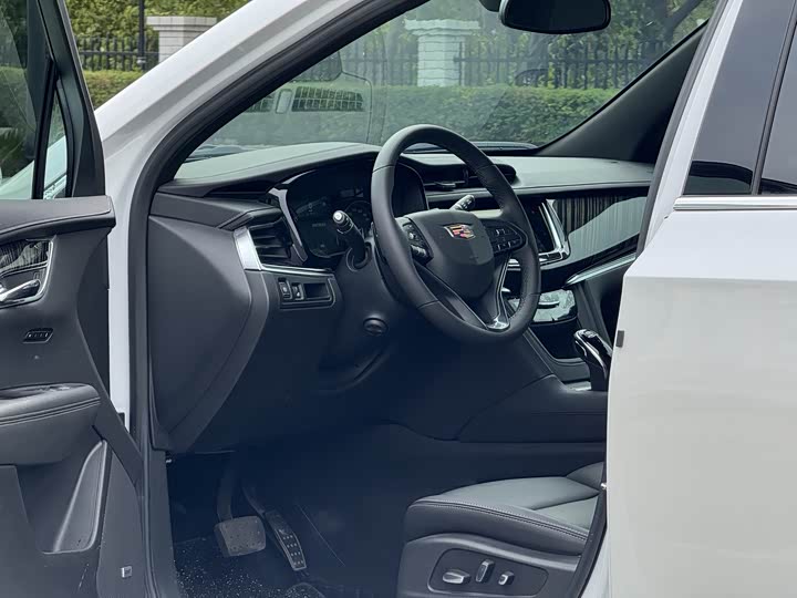 Фото 4 - Cadillac XT6