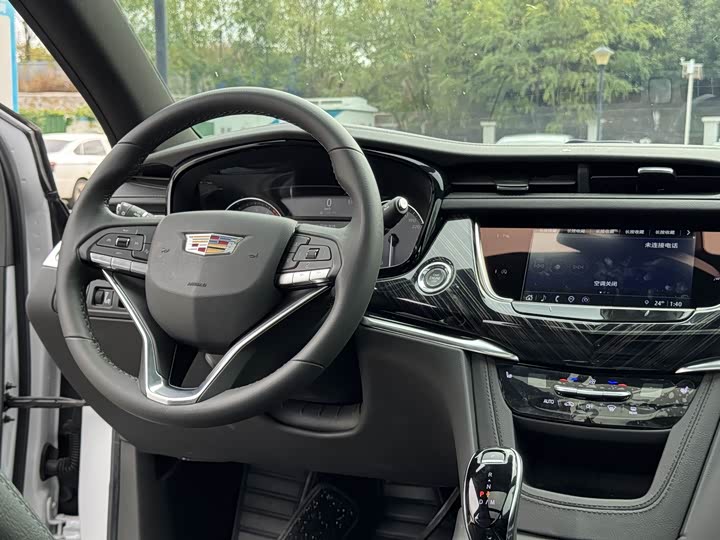 Фото 6 - Cadillac XT6