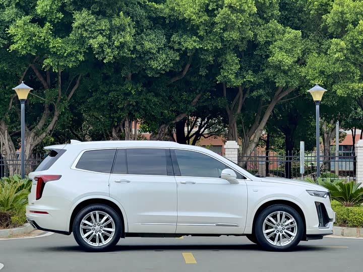 Фото 8 - Cadillac XT6