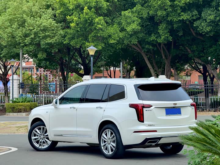 Фото 9 - Cadillac XT6