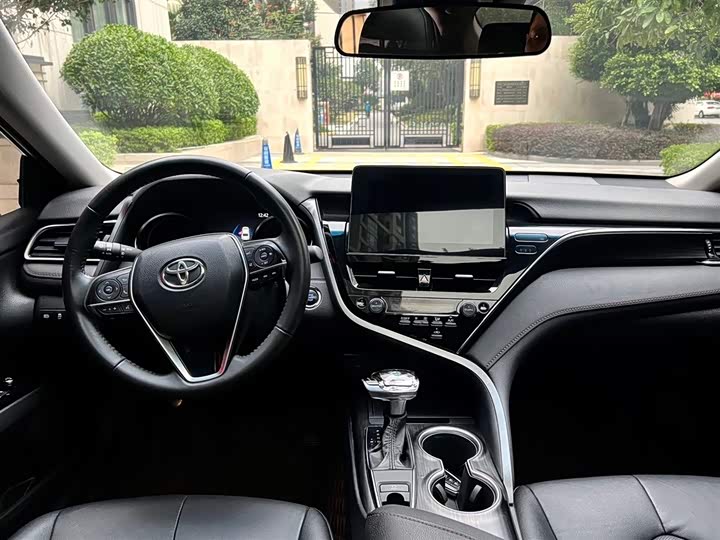 Фото 9 - Toyota Camry