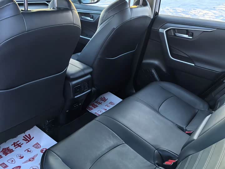 Фото 6 - Toyota Wildlander