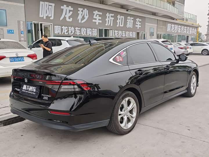 Фото 7 - Honda Accord