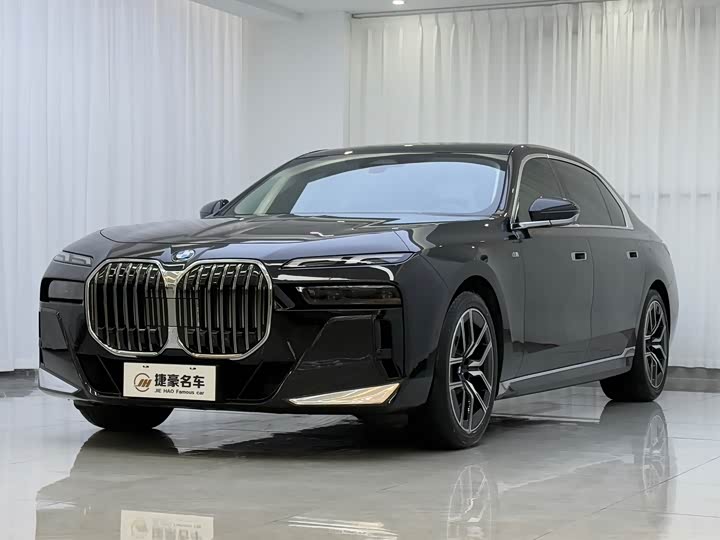 Фото 2 - BMW 7 Series