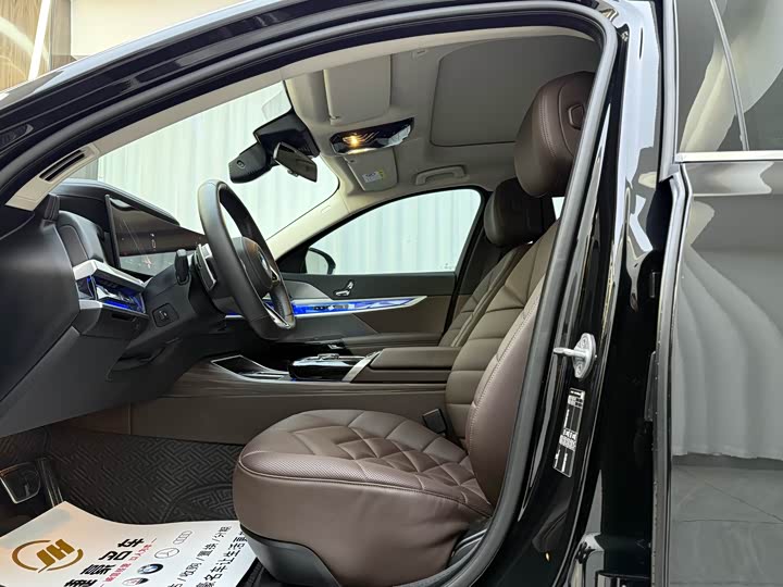 Фото 4 - BMW 7 Series