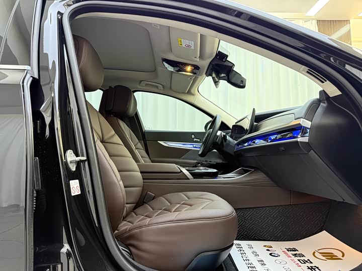 Фото 9 - BMW 7 Series