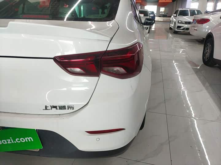 Фото 8 - Chevrolet Onix (Cavalier)