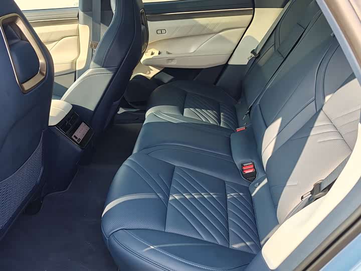 Фото 6 - Zeekr 001