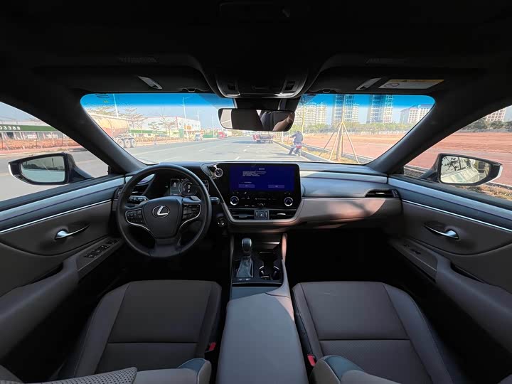 Фото 3 - Lexus ES