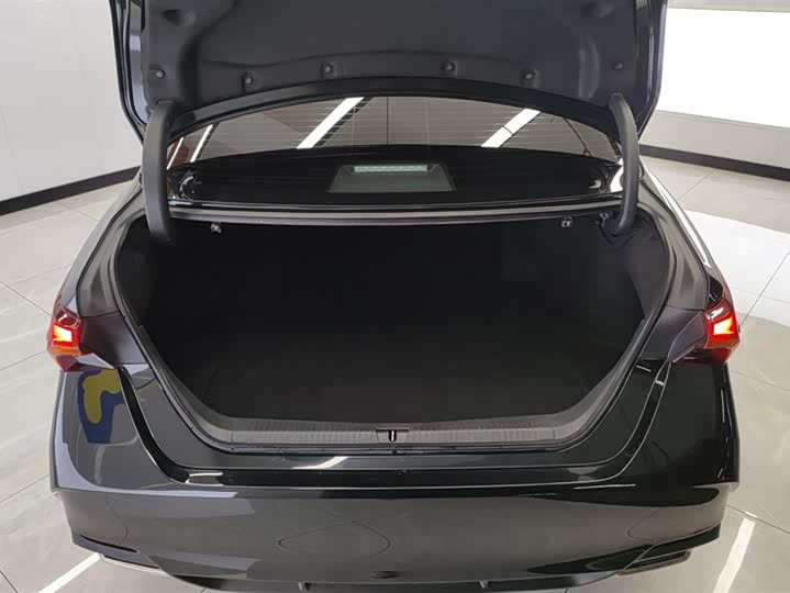 Фото 4 - Toyota Avalon