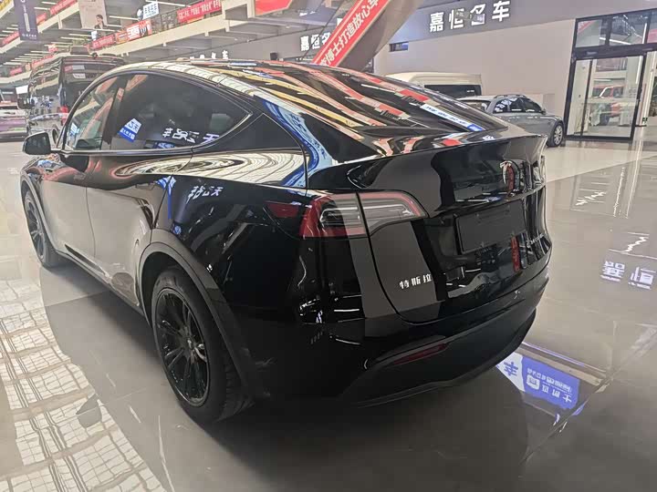 Фото 2 - Tesla Model Y