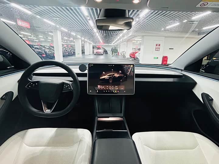 Фото 8 - Tesla Model 3