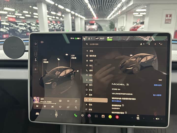 Фото 9 - Tesla Model 3