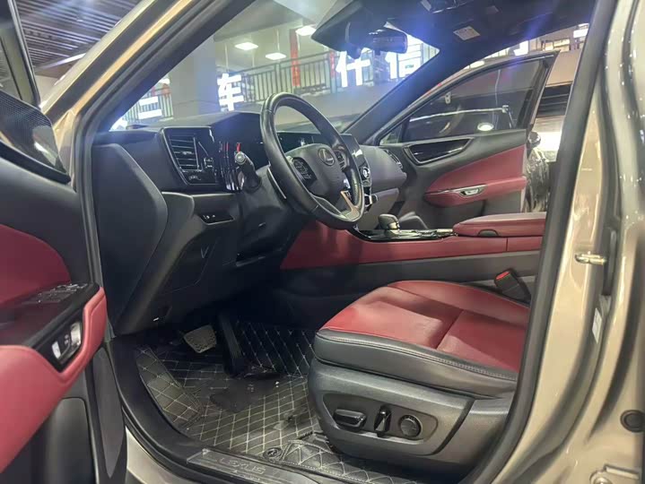 Фото 4 - Lexus NX