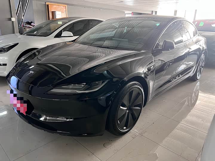 Фото 1 - Tesla Model 3