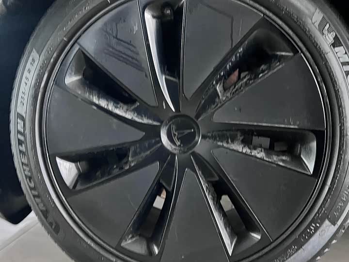 Фото 4 - Tesla Model 3