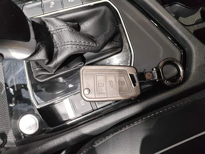 Фото 9 - Volkswagen Tiguan L Pro