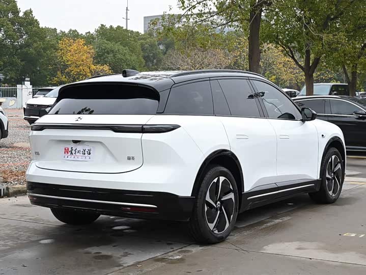 Фото 8 - Nio ES6