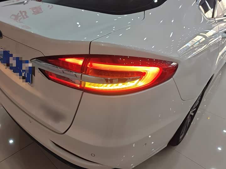 Фото 8 - Ford Mondeo