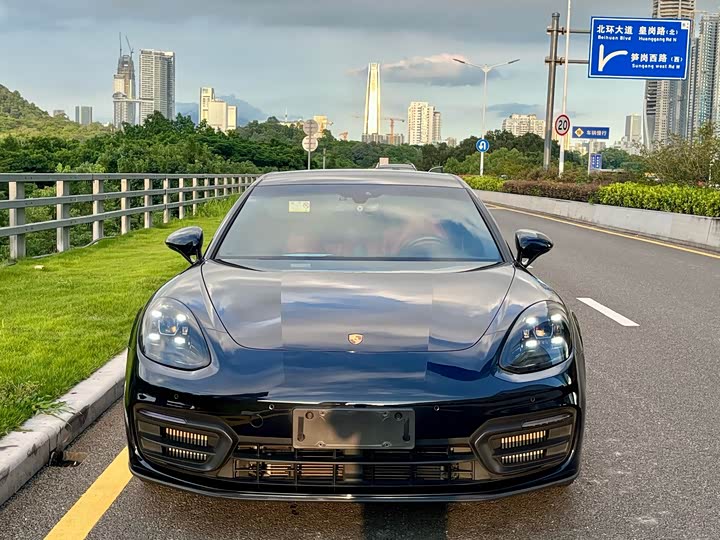 Фото 2 - Porsche Panamera