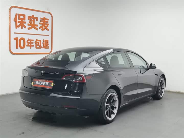 Фото 2 - Tesla Model 3