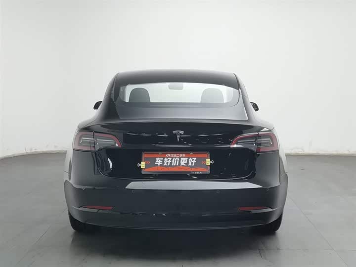 Фото 4 - Tesla Model 3