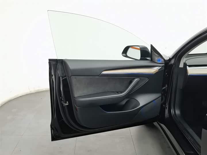 Фото 8 - Tesla Model 3