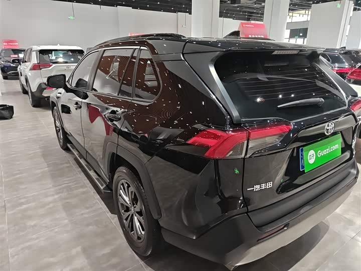 Фото 5 - Toyota RAV4