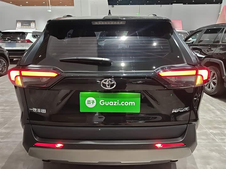 Фото 6 - Toyota RAV4