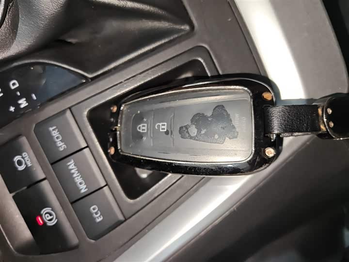 Фото 9 - Toyota RAV4