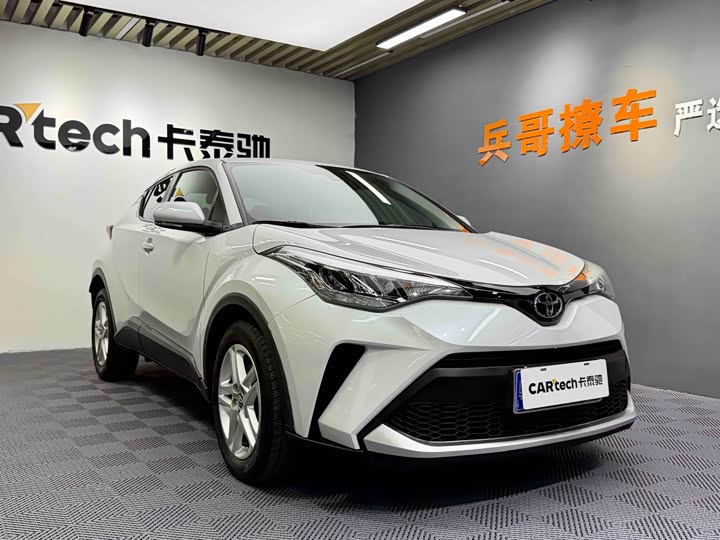 Фото 3 - Toyota C-HR