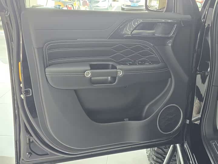 Фото 7 - Tank 300